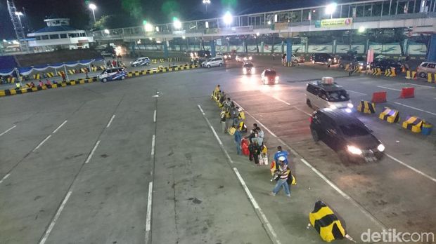 Diprediksi puncak arus mudik terjadi besok