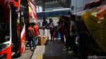 Ribuan Pemudik Padati Terminal Pulogebang Jelang Lebaran