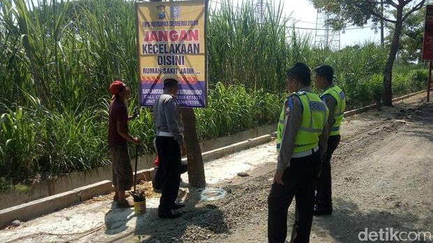 Baliho lucu dipasang di pantura Situbondo/