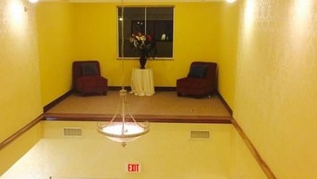 Tempat duduk-duduknya kelihatan nyaman. Tapi gimana nih untuk sampai ke sana? (Foto: Boredpanda.com)