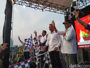 Menhub dan Mensos Lepas Pemudik Gratis dari Monas