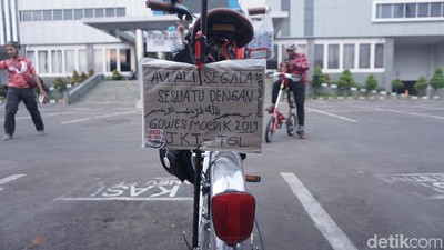 Yang Unik di Gowes Mudik 2019, Perlengkapan Doa hingga Helm Bertanduk