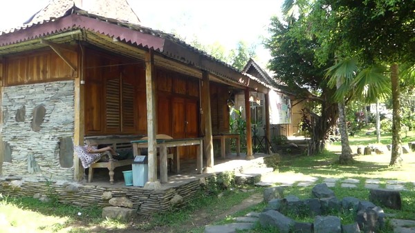 Bagi yang ingin bermalam degan suasana desa, di The Pikas Adventure Resort juga terdapat penginapan. Sedikitnya ada 16 cottage yang berada di area The Pikas Adventure Resort dengan suasan sawah yang berada di tepi sungai Serayu. (Uje Hartono/detikcom) Bagi yang ingin bermalam degan suasana desa, di The Pikas Adventure Resort juga terdapat penginapan. Sedikitnya ada 16 cottage yang berada di area The Pikas Adventure Resort dengan suasan sawah yang berada di tepi sungai Serayu. (Uje Hartono/detikcom)