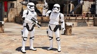 Tak lupa, karakter ikonik Star Wars, Stroomtrooper yang menjaga Galaxys Edge.