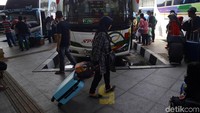 Ada sekita 500 bus perjalanan dari 120 perusahaan otobus yang disiapkan oleh Terminal Pulogebang untuk mengantisipasi lonjakan penumpang mudik.
