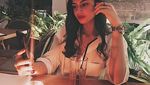 Mirip Artis Bollywood, Ini Pose Manis Putri Tiri Bunga Zainal Saat Kulineran