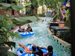 Nikmati Imlek Sambil Basah-basahan di Taman Rekreasi Ini