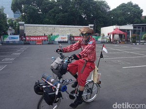 Mudik ke Tegal, Pedagang Baso Ini Gowes 300-an Km dengan Sepeda Nyentrik