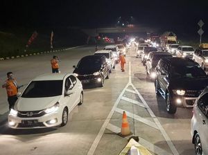Antrean Pemudik Padati Gerbang Tol Bakauheni