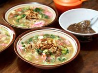 Tiba di Purwokerto, Jangan Lupa Jajan Mendoan dan Sroto di Sini