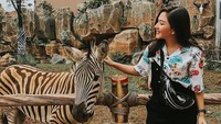 Terlibat dalam satu judul film bersama. Jessica Mila dikabarkan dekat dengan Al Ghazali. Mereka sering terlihat jalan bareng, tapi apa mungkin sudah pacaran?  Foto: Instagram@jscmila