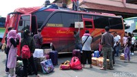 Belum ada peningkatan jumlah penumpang yang signifikan. Jika dibandingkan tahun lalu, jumlah penumpang justru sedikit menurun.