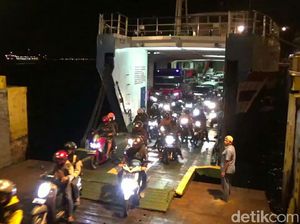 Pemudik Motor dari Bali ke Jawa Mudik Malam Hari Demi Hindari Panas