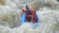 Khusus libur Lebaran, The Pikas Adventure Resort hanya membuka paket 1 jam dengan jarak tempuh 7 kilometer dan paket 3 jam 14 kilometer. Tetapi hari H Lebaran sudah beroperasi mulai jam 12.00 WIB. (Uje Hartono/detikcom)