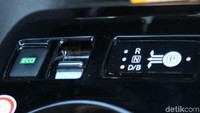Karena ini mobil listrik jangan harap ada bunyi brumm saat memijit tombol Power.  Foto: Dadan Kuswaraharja