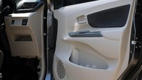Avanza yang kami coba ini menggendong mesin 1.500 cc. Mesinnya yaitu mesin 4 silinder 1.496 cc Dual VVT-i. Mesin itu memiliki tenaga maksimal 104 PS pada 6.000 rpm dengan torsi maksimal 13,9 kgm/4.200 rpm. Untuk digeber sampai kecepatan tinggi lebih dari 100 km/jam, mobil masih mumpuni. Artinya, mesin masih oke diajak ngebut di jalan tol. Setidaknya performa Avanza tak kalah dibanding kompetitornya.
