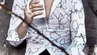 Lahir di Taiwan, Godfrey Gao memiliki darah campuran Kanada. Sosoknya yang menawan, dan wajahnya yang tampan membuat ini sering dijuluki sebagai salah satu pria paling tampan di dunia dan Asia. Foto: Instagram @godfreygao