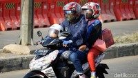 Meski belum ada larangan terkait mudik membawa anak naik motor, ada sejumlah hal yang perlu menjadi perhatian saat berencana untuk memboyong sanak keluarga, khususnya anak untuk mudik menggunakan sepeda motor. Salah satunya faktor keselamatan.