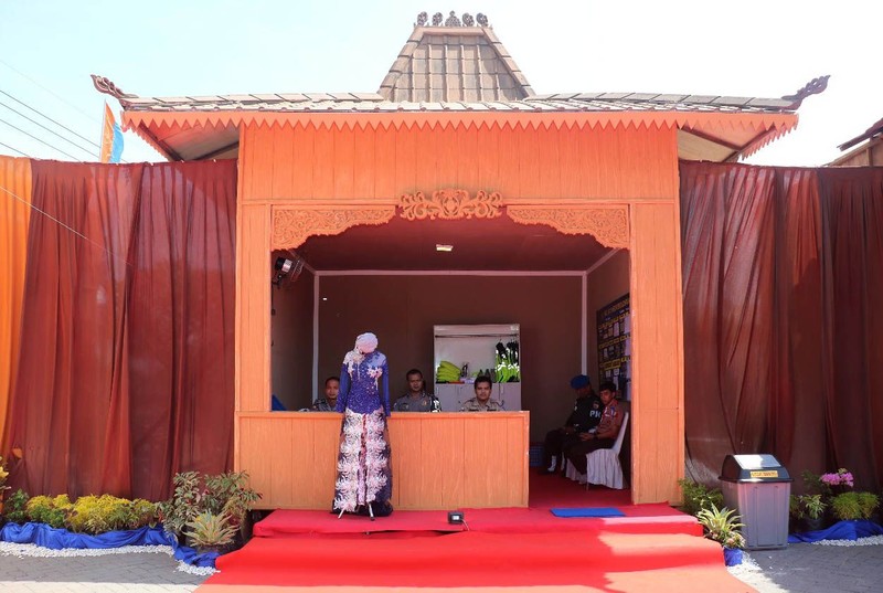 Pos PAM di Gresik Dihias Jadi Rumah Adat