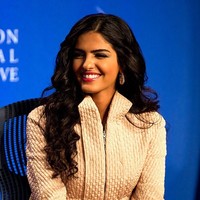 Sejak masih menjadi istri dari pangeran Arab Saudi, Pangeran Alwaleed, sosok Ameera Al Taweel sudah dikenal sebagai putri kerajaan yang menginspirasi. Menjabat sebagai Wakil Ketua Al-Waleed bin Talal Foundation, Ameera aktif melakukan kegiatan kemanusiaan. Dia merupakan salah satu muslimah yang berperan aktif dalam mendukung hak-hak perempuan. Dia juga termasuk wanita paling berpengaruh di Arab Saudi. Foto: Dok. Getty Images, Instagram