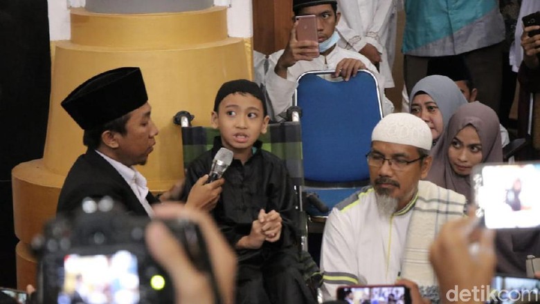 Bocah 9 Tahun Pengahafal Alquran Asal Mataram Dapat Tabungan Pendidikan Bocah 9 Tahun Pengahafal Alquran Asal Mataram Dapat Tabungan Pendidikan