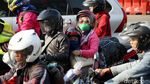 Aksi Berbahaya Pemudik Motor yang Nekat Bawa Anak