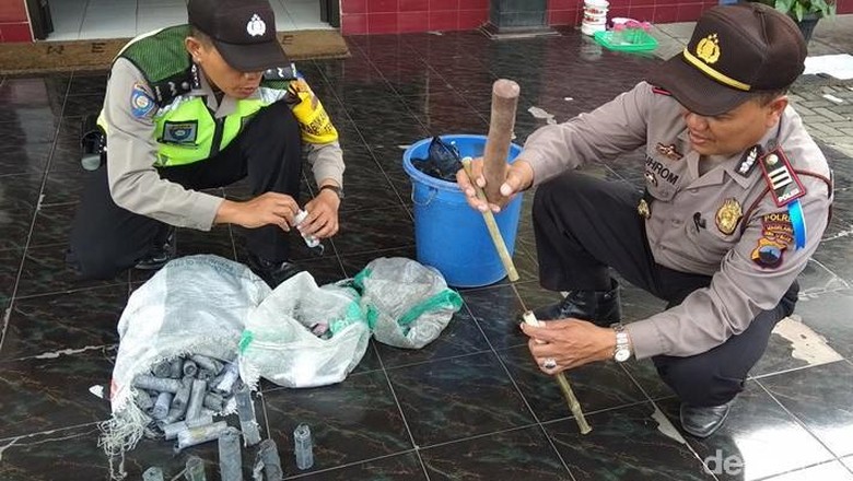 Polisi Magelang Sita Petasan Siap Digunakan Saat Lebaran Polisi Magelang Sita Petasan Siap Digunakan Saat Lebaran