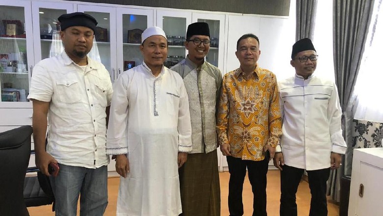 Elite BPN Jadi Penjamin Pengurus GNPF Sumut yang Ditahan Usai Aksi 22 Mei Elite BPN Jadi Penjamin Pengurus GNPF Sumut yang Ditahan Usai Aksi 22 Mei