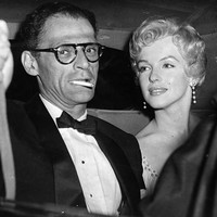 Tragedi hidup membuatnya tidak bisa tidur nyenyak, menghabiskan malam di kamar yang sangat gelap dan minum pil tidur setiap waktu. Foto: Getty Images