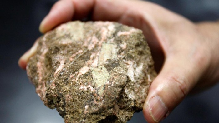 FILE PHOTO: A bastnaesite mineral containing rare earth is pictured at a laboratory of Yasuhiro Kato, an associate professor of earth science at the University of Tokyo, July 5, 2011. REUTERS/Yuriko Nakao/File Photo
