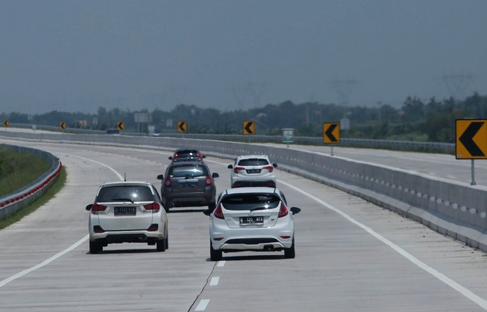Kehadiran jalan Tol Trans Jawa yang menghubungkan Jakarta hingga ke Surabaya menjadi pilihan masyarakat yang hendak mudik Lebaran tahun ini.