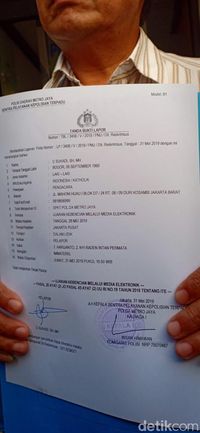 Relawan Polisikan Akun FB Rocky Gerung yang Tulis 'Jokowi Culas'