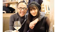 Lagi-lagi makan bersama sang ayah. Kali ini Kareen membagikan momen santap malamnya dengan menulis, Big 50. Happy birthday dad. Foto: Instagram kareenkaur.c