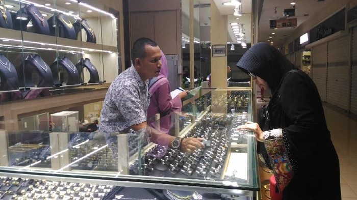 Penjualan Lesu Berapa Harga Perhiasan Emas Sekarang