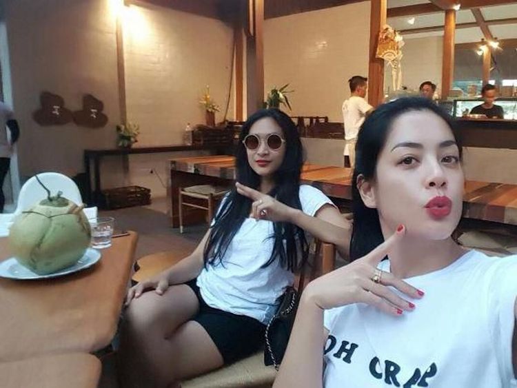 Dilamar Pengusaha Tajir, Intip Gaya Hang Out Lulu Tobing Bareng Happy Salma