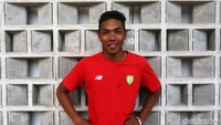 Pintu rejeki terbuka lebar. Berkat prestasinya itu, bendera Merah Putih pemberian ofisial Polandia, Zohri mendapatkan penghargaan dari berbagai pihak. Uang tunai, rumah, asuransi, tabungan emas digelontor untuk Zohri. Kini Zohri bisa dengan mudah membeli sepatu sendiri.