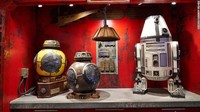 Pengunjung juga dapat mengkreasikan robot atau droids seperti R2-D2 dan 3PO di Galaxys Edge.