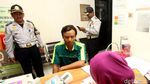 Sopir Bus Jalani Tes Kesehatan di Terminal Grogol