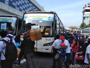 Jumlah Pemudik Gratis di Pelabuhan Tanjung Perak Terus Meningkat