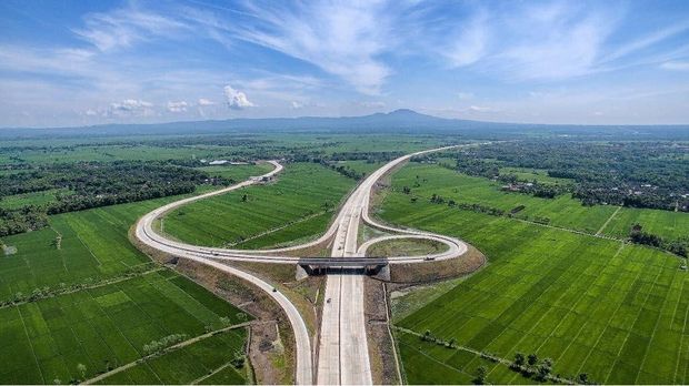 Kehadiran jalan Tol Trans Jawa yang menghubungkan Jakarta hingga ke Surabaya menjadi pilihan masyarakat yang hendak mudik Lebaran tahun ini.