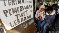 Meski tak seramai Terminal Kalideres, Terminal Grogol cukup membantu para pemudik untuk pulang ke kampung halaman.