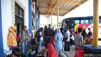 Sejak diresmikan pada September 2018, jumlah calon penumpang di Terminal Bus Jatijajar relatif sepi.