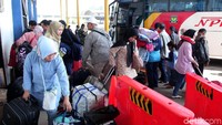 Begini suasana arus mudik penumpang di Terminal Jatijajar, Depok, Jawa Barat, Jumat (31/5/2019).