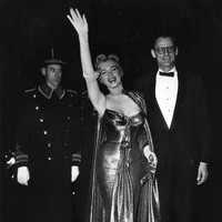 Hidup dalam popularitas tak lantas membuat Marilyn Monroe bahagia. Kehidupan asmaranya selalu berakhir gagal. Ia bercerai tiga kali, hamil dua kali namun juga kehilangan semua bayinya. Foto: Getty Images