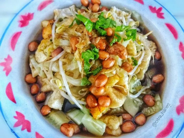 Nyam! Gurih Segar Kupat Tahu Magelang Untuk Buka Puasa