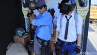 Pengelola rest area ini menyiapkan hadiah berupa kaus, bantal leher, tempat minum, dan lainnya setelah foto hasil swafoto bersama cosplay PUBG diunggah ke Instagram.