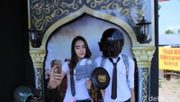 Lantai satu merupakan tempat game dan berswafoto dengan cosplay tokoh PUBG.