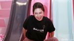 Mandi Bola, Laura Basuki Happy Banget!