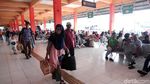 H-5 Lebaran, Pemudik Menyemut di Terminal Kampung Rambutan