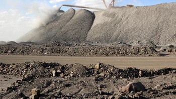 Kemudian, sepanjang 2014-2017, 80% dari total tanah jarang yang diimpor oleh Amerika Serikat berasal dari China. Foto: Reuters